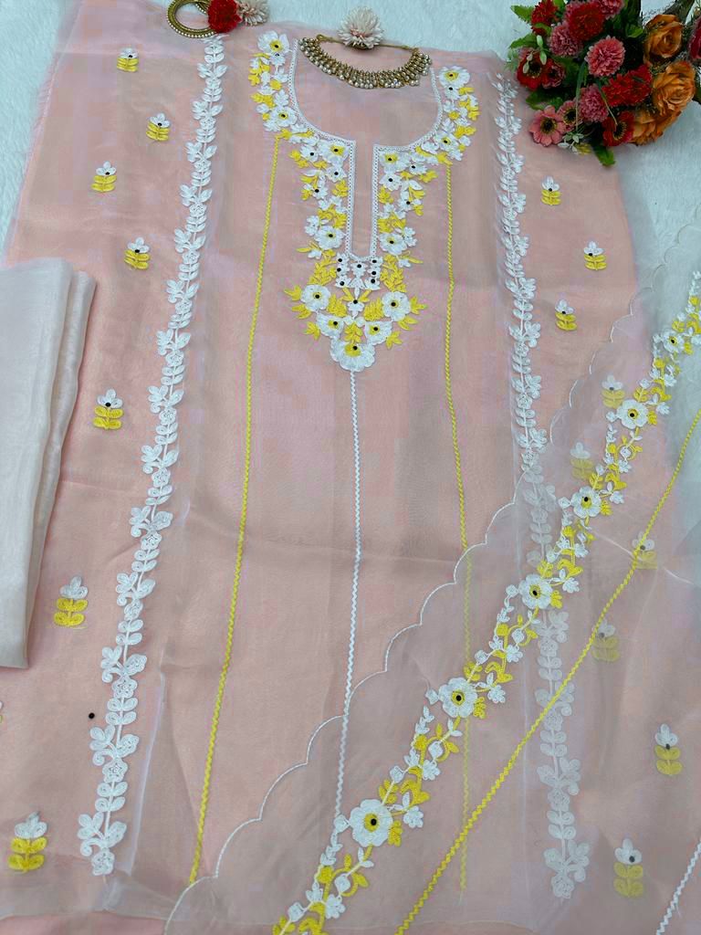 🎗Description 🎗 Looking for this same colour beautiful Designer Suit on Havy Organza Silk Febric with inner and Chain-Stich work and Pent on Organza Silk Febric with inner Dupatta on also Organza Silk Febric with Chain-Stich work.