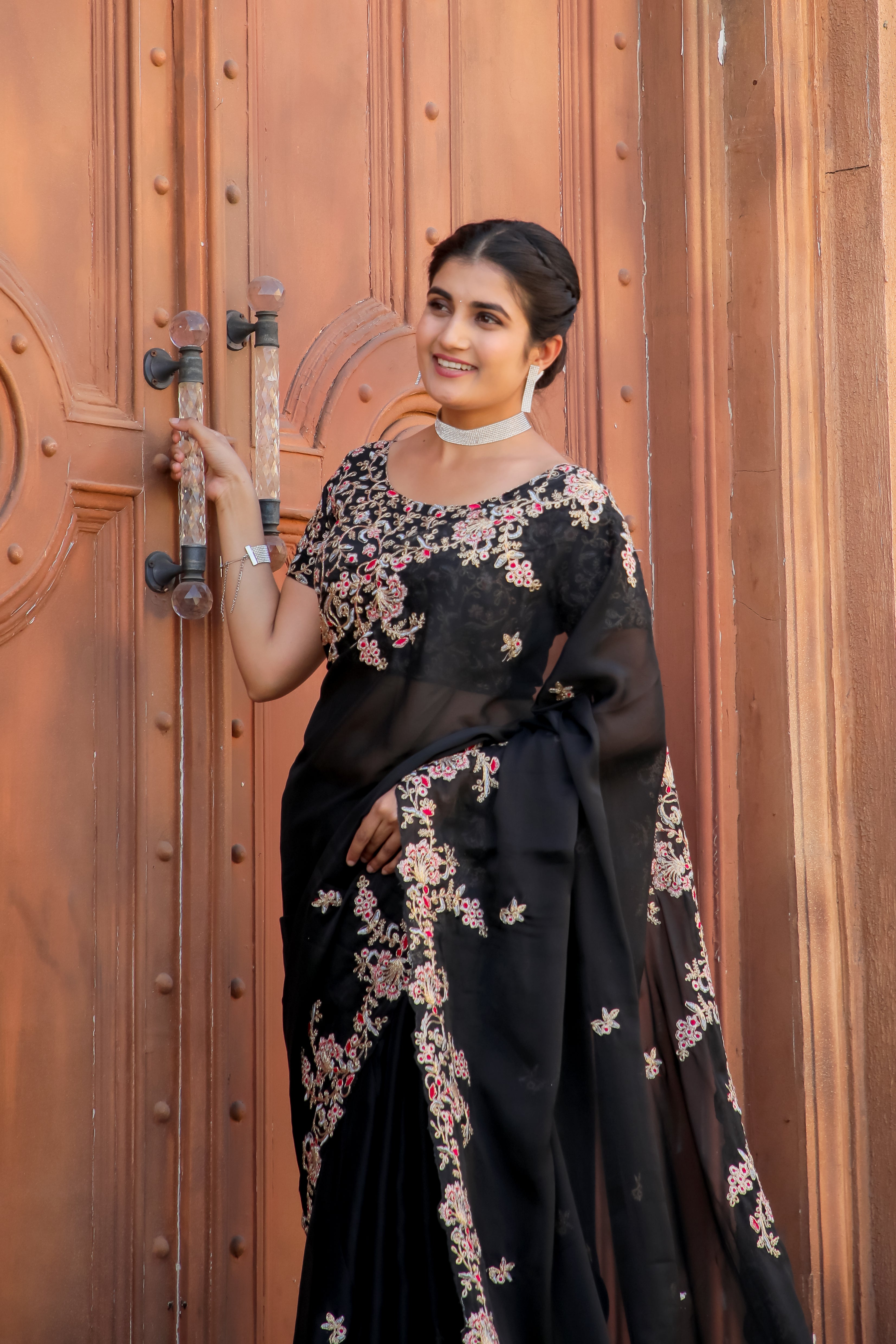 This beautiful black saree is just what you need for an elegant festive fit 🖤